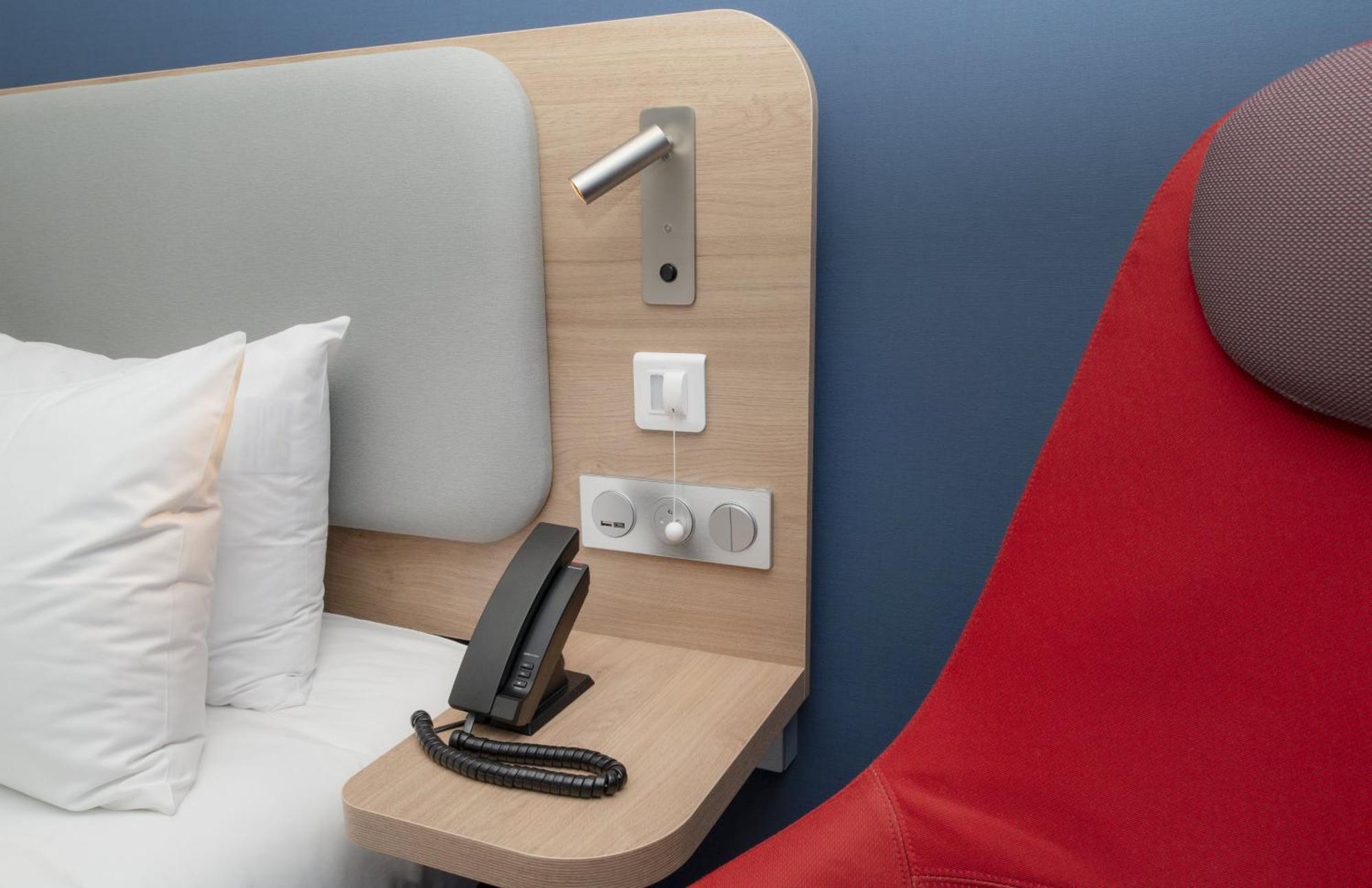 Holiday Inn Express Caen Epron By Ihg Экстерьер фото